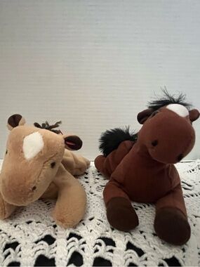 2 Horse plush toys - 1beanie baby and 1 “it’s all Greek to me